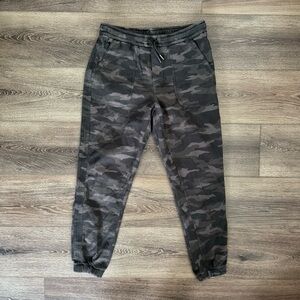 Athleta Farallon Jogger, Camo, Size 8
